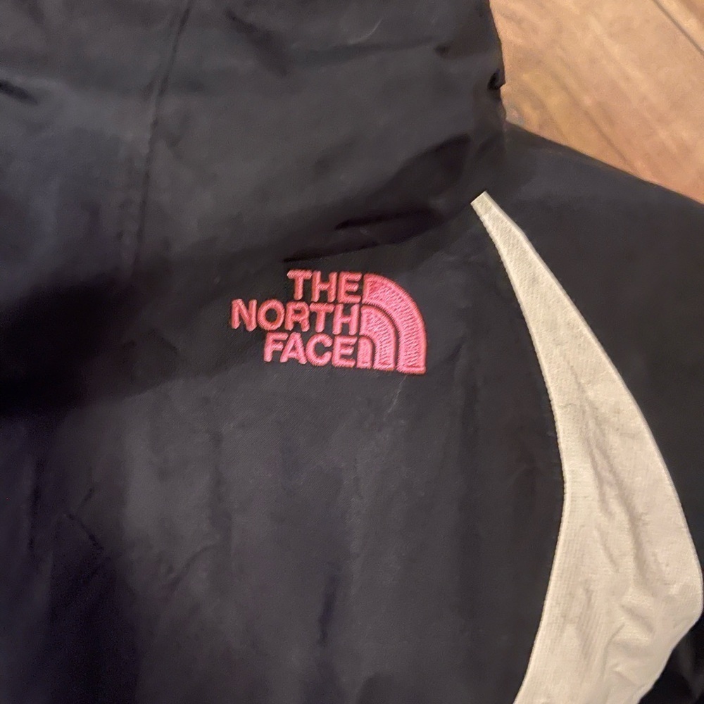 The North Face Girl’s Medium Hooded Hyvent Jacket - Picture 11 of 13